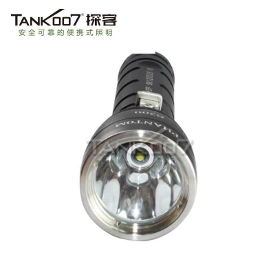 Tank007探客專業(yè)潛水手電筒超亮遠射探洞打獵家用戶外照明18650充電鋰電池深度防水手電D60+高級電池+充電器